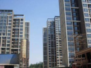 业主自住装修,紧挨国道,出行方便