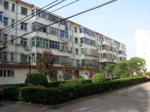 建华里,南北通透,两居室,满五唯一,带地下室