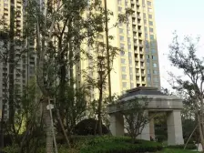 卢浮公馆 两梯两户,精装修 看房提前联系 诚心卖