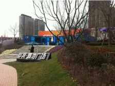 凯旋门下跃层一共两层一层142平新式装修,新装修