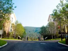 旅顺太阳沟电梯房,精装修,三室两卫。