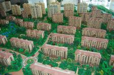 一楼带院!张村大集华辉东方城多层一楼带院三室精装!