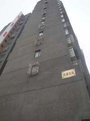 楼层好无遮挡,采光好,客厅卧室的阳台打通的面积宽敞