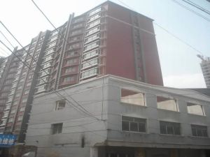 房本在手,产权清晰,业主诚心出售,随时看房。