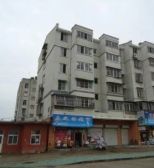 此房商铺带花园,可过户 保养的很好 业主诚意出售