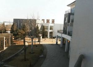 亚澜湾,马路对面就是商场,交通方便,生活方便