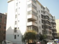 第三大街 南北通透两室 一楼 交通便利