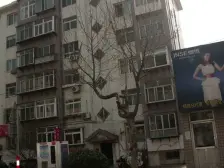 房子位于小区外边,交通便利,,,