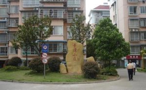 景湾小区三室两卫的中间楼层,宜居住