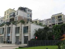 大平台,带车库,三室两厅 ,东靠宝龙 西靠区政府