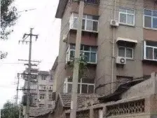 位于交校路繁华地段,单独大院,停车方便,