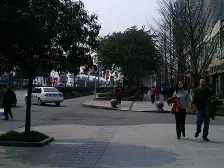 此顶楼带一百多平屋顶花园,小区环境好,业主诚心出售