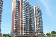 此房满五南北通透采光充足简单装修三室两卫带车库