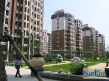 东打头边户别墅,实际面积560平带150平花园带两车位!