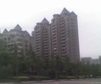 配套设施齐全,交通便利。小区居住环境舒适
