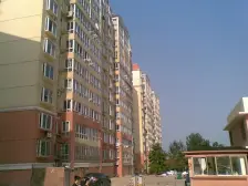 此房南北通透,一梯两户,停车免费