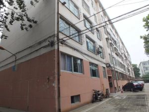 西园街菜市场近多层四楼标准三室看房方便