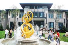 房子是电梯房,有露台,看房后可以