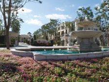 近湿地公园,上下四层有内部私家电梯,上市物业