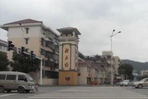 西湖公园地铁口,精装修,单位小区,诚心出售看房方便