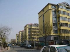 新城区青山 房子三室两厅两卫南北通透实木装修中楼层