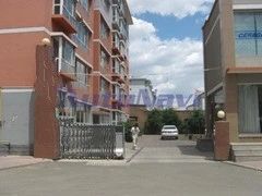 食品商圈中间楼层出入方便近市场近公交