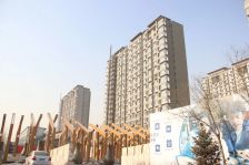 一楼带地下一层 五室三厅 带花房,采光好,交通便利