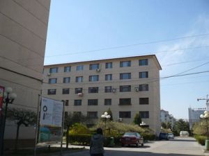 关小南侧三中旁一楼两室有客厅 社区大院好停车