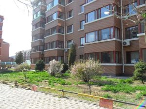 小高层带电梯,出行方便,四通八达,停车免费,诚心卖