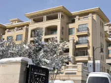 洋房一楼带地上院,中间位置,毛坯,二东封闭小区