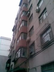 一楼带小院 精装修 没住过 采光好看房提前约