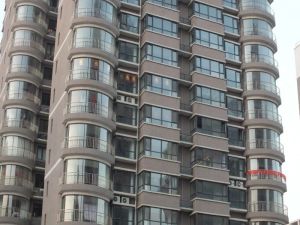 乔治花园,电梯两居室带地下室,随时看