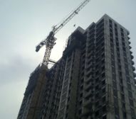 复兴路上,交通很方便,挨着大朝市,生活便利