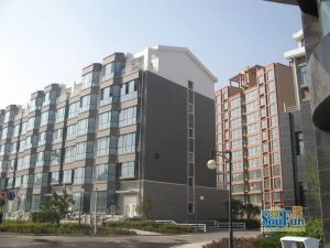 万立水岸家园 毛坯三居 电梯中层 带车库 房本两年外