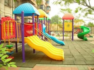 小区是开放式小区,有免费停车位,出行方便