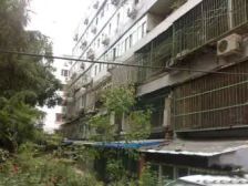 格局板正,采光好 ,视野宽阔。配套成熟