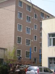 紧挨着六中 交通方便 适宜居住 价格可以再商量