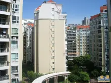 带装修三房两卫,户型方正,楼层适中,通风效果好