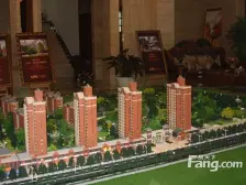 格林上东 大五室双气带院子 两台一拖四空调已安装