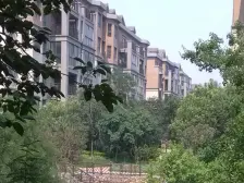 高层电梯楼房,4室2厅2卫1厨,24小时安保。