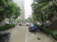 吴泰闸路中间楼层三室精装 好停车看房方便