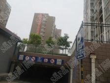 此房是顶层复试,,有北向大露台,证满二,位置好