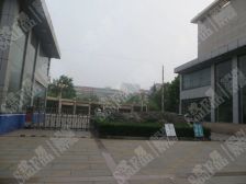 新天地花园小区 带车库 3室2厅2卫 精装家具 有证