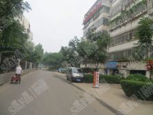 此房是单位宿舍 带车库 房子精装修户型房东诚意出售