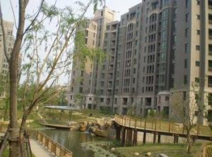 五年外房本,中间楼层,采光好,交通便利