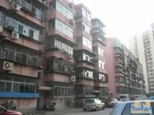 大召旁边 中间楼层 南北通透 五年外房本