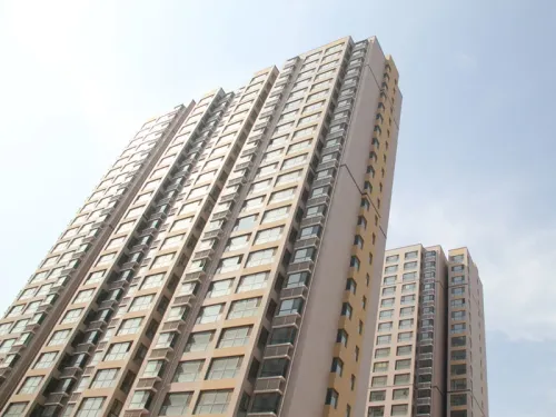 丽都河畔位于石家庄市西北部,东临西祥街,南临规划路,西临友谊大街,北