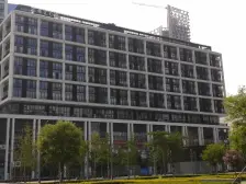 阅山之绿,观海之阔,东迎阳光起,南与喷泉嬉