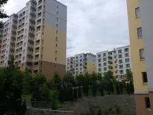 此房两室精装修,位置好,进门岗,出行便利,采光好。