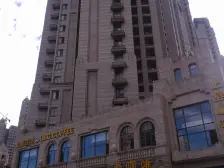 万国宫馆二期,精装修四室,采光充足,装修花了60万。